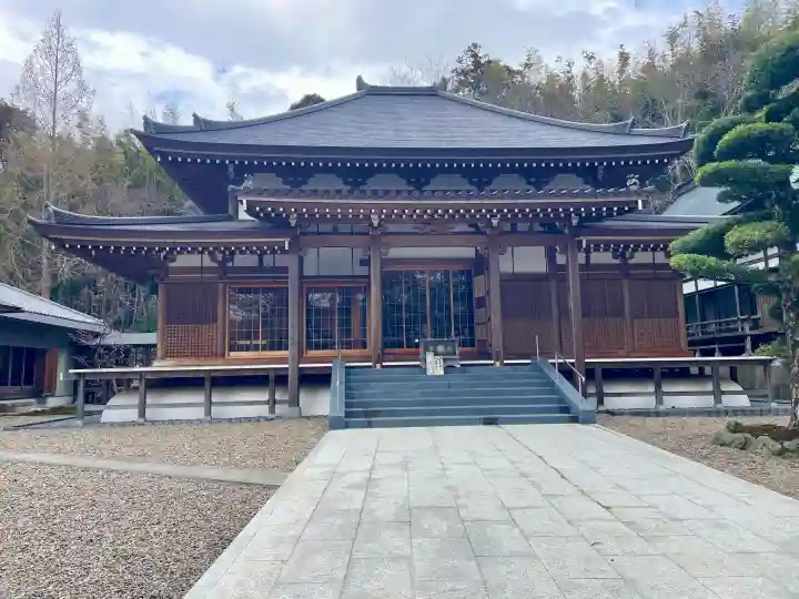 薬王寺の{uncategorized: "未分類", other: "その他", undefined: "問題あり", building: "その他建物", grave: "お墓", sacred_gate: "鳥居", guardian: "狛犬", statue: "像", buddha: "仏像", history: "歴史", nature: "自然", garden: "庭園", animal: "動物", pagoda: "塔", temizu: "手水舎", mountain_gate: "山門・神門", sanctuary: "本殿・本堂", subordinate: "末社・摂社", art: "芸術", scenery: "景色", jizo: "地蔵", ema: "絵馬", goshuin: "御朱印", omikuji: "おみくじ", items: "授与品その他", amulet: "お守り", goshuincho: "御朱印帳", eats: "食事", festival: "お祭り", votive_dance: "神楽", shichigosan: "七五三参", wedding: "結婚式", experience: "体験その他", initially: "初詣", around: "周辺", anti_infection: "感染症対策"}