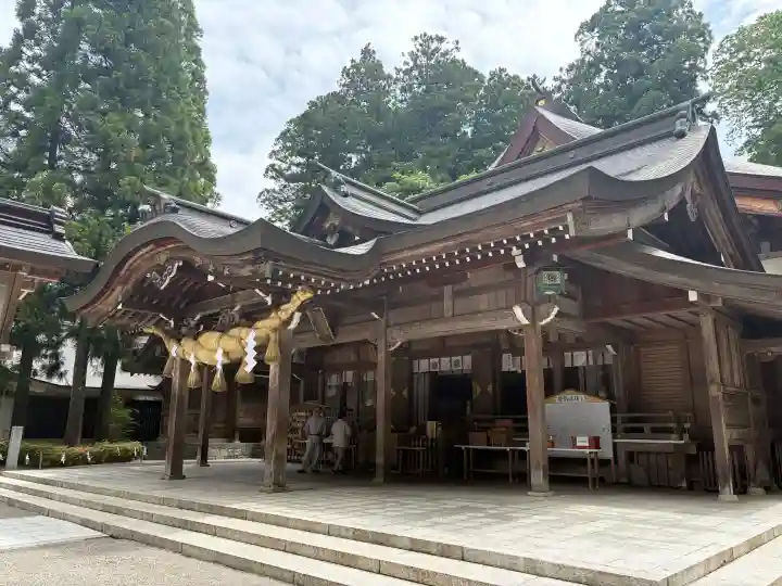 白山比咩神社の{uncategorized: "未分類", other: "その他", undefined: "問題あり", building: "その他建物", grave: "お墓", sacred_gate: "鳥居", guardian: "狛犬", statue: "像", buddha: "仏像", history: "歴史", nature: "自然", garden: "庭園", animal: "動物", pagoda: "塔", temizu: "手水舎", mountain_gate: "山門・神門", sanctuary: "本殿・本堂", subordinate: "末社・摂社", art: "芸術", scenery: "景色", jizo: "地蔵", ema: "絵馬", goshuin: "御朱印", omikuji: "おみくじ", items: "授与品その他", amulet: "お守り", goshuincho: "御朱印帳", eats: "食事", festival: "お祭り", votive_dance: "神楽", shichigosan: "七五三参", wedding: "結婚式", experience: "体験その他", initially: "初詣", around: "周辺", anti_infection: "感染症対策"}