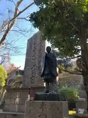 かむろ大師の像