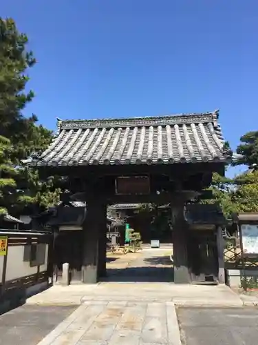 光照院の山門・神門