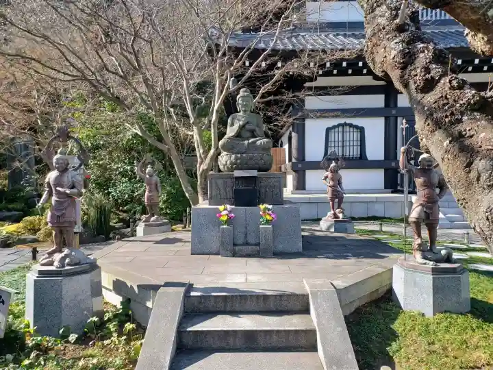 長谷寺の{uncategorized: "未分類", other: "その他", undefined: "問題あり", building: "その他建物", grave: "お墓", sacred_gate: "鳥居", guardian: "狛犬", statue: "像", buddha: "仏像", history: "歴史", nature: "自然", garden: "庭園", animal: "動物", pagoda: "塔", temizu: "手水舎", mountain_gate: "山門・神門", sanctuary: "本殿・本堂", subordinate: "末社・摂社", art: "芸術", scenery: "景色", jizo: "地蔵", ema: "絵馬", goshuin: "御朱印", omikuji: "おみくじ", items: "授与品その他", amulet: "お守り", goshuincho: "御朱印帳", eats: "食事", festival: "お祭り", votive_dance: "神楽", shichigosan: "七五三参", wedding: "結婚式", experience: "体験その他", initially: "初詣", around: "周辺", anti_infection: "感染症対策"}