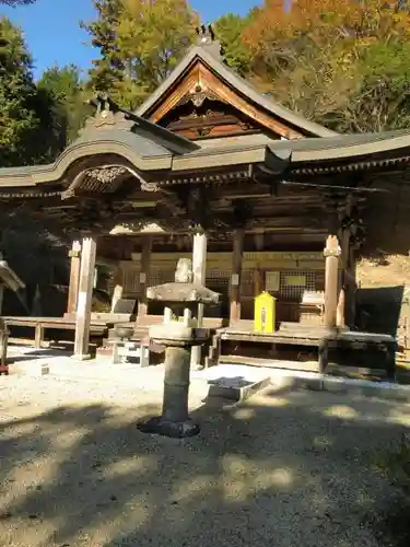 川見薬師寺の本殿