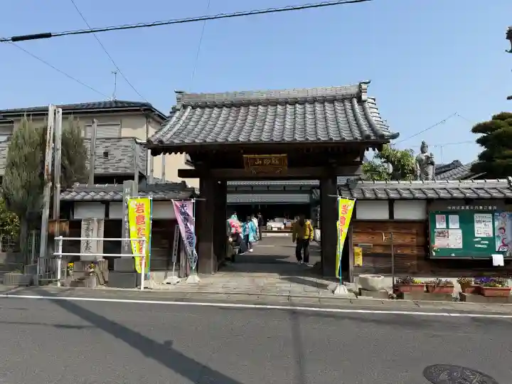 光昭寺の{uncategorized: "未分類", other: "その他", undefined: "問題あり", building: "その他建物", grave: "お墓", sacred_gate: "鳥居", guardian: "狛犬", statue: "像", buddha: "仏像", history: "歴史", nature: "自然", garden: "庭園", animal: "動物", pagoda: "塔", temizu: "手水舎", mountain_gate: "山門・神門", sanctuary: "本殿・本堂", subordinate: "末社・摂社", art: "芸術", scenery: "景色", jizo: "地蔵", ema: "絵馬", goshuin: "御朱印", omikuji: "おみくじ", items: "授与品その他", amulet: "お守り", goshuincho: "御朱印帳", eats: "食事", festival: "お祭り", votive_dance: "神楽", shichigosan: "七五三参", wedding: "結婚式", experience: "体験その他", initially: "初詣", around: "周辺", anti_infection: "感染症対策"}