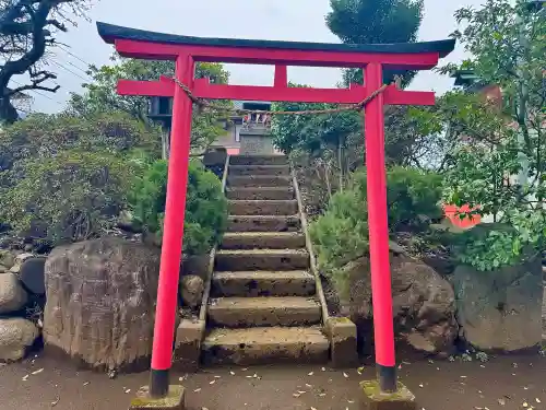 和田稲荷神社の{uncategorized: "未分類", other: "その他", undefined: "問題あり", building: "その他建物", grave: "お墓", sacred_gate: "鳥居", guardian: "狛犬", statue: "像", buddha: "仏像", history: "歴史", nature: "自然", garden: "庭園", animal: "動物", pagoda: "塔", temizu: "手水舎", mountain_gate: "山門・神門", sanctuary: "本殿・本堂", subordinate: "末社・摂社", art: "芸術", scenery: "景色", jizo: "地蔵", ema: "絵馬", goshuin: "御朱印", omikuji: "おみくじ", items: "授与品その他", amulet: "お守り", goshuincho: "御朱印帳", eats: "食事", festival: "お祭り", votive_dance: "神楽", shichigosan: "七五三参", wedding: "結婚式", experience: "体験その他", initially: "初詣", around: "周辺", anti_infection: "感染症対策"}