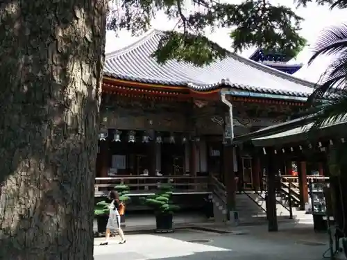 中山寺の本殿