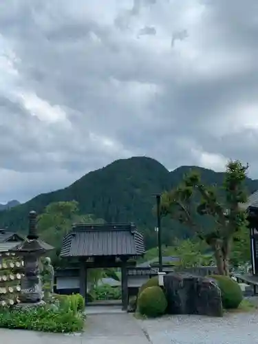 観音寺の山門