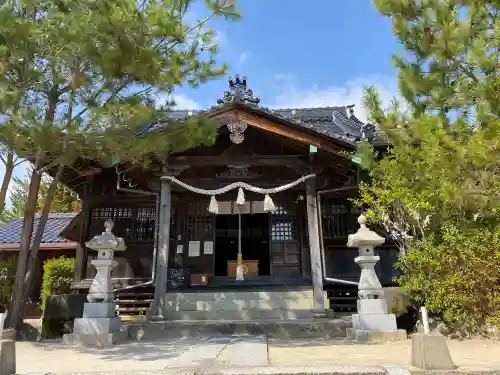 周防國総社宮 佐波神社の{uncategorized: "未分類", other: "その他", undefined: "問題あり", building: "その他建物", grave: "お墓", sacred_gate: "鳥居", guardian: "狛犬", statue: "像", buddha: "仏像", history: "歴史", nature: "自然", garden: "庭園", animal: "動物", pagoda: "塔", temizu: "手水舎", mountain_gate: "山門・神門", sanctuary: "本殿・本堂", subordinate: "末社・摂社", art: "芸術", scenery: "景色", jizo: "地蔵", ema: "絵馬", goshuin: "御朱印", omikuji: "おみくじ", items: "授与品その他", amulet: "お守り", goshuincho: "御朱印帳", eats: "食事", festival: "お祭り", votive_dance: "神楽", shichigosan: "七五三参", wedding: "結婚式", experience: "体験その他", initially: "初詣", around: "周辺", anti_infection: "感染症対策"}