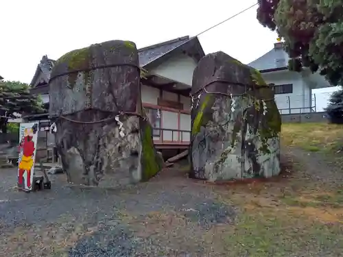 三ツ石神社(岩手県)