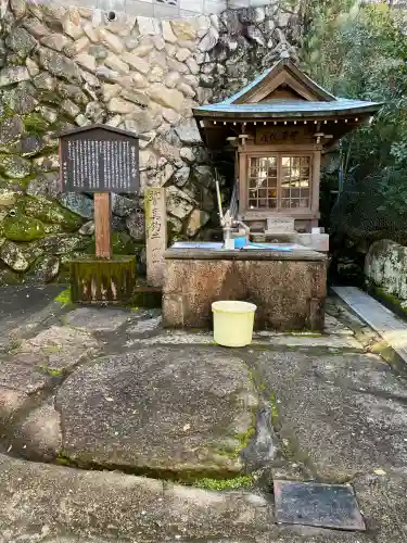 厳島神社の{uncategorized: "未分類", other: "その他", undefined: "問題あり", building: "その他建物", grave: "お墓", sacred_gate: "鳥居", guardian: "狛犬", statue: "像", buddha: "仏像", history: "歴史", nature: "自然", garden: "庭園", animal: "動物", pagoda: "塔", temizu: "手水舎", mountain_gate: "山門・神門", sanctuary: "本殿・本堂", subordinate: "末社・摂社", art: "芸術", scenery: "景色", jizo: "地蔵", ema: "絵馬", goshuin: "御朱印", omikuji: "おみくじ", items: "授与品その他", amulet: "お守り", goshuincho: "御朱印帳", eats: "食事", festival: "お祭り", votive_dance: "神楽", shichigosan: "七五三参", wedding: "結婚式", experience: "体験その他", initially: "初詣", around: "周辺", anti_infection: "感染症対策"}