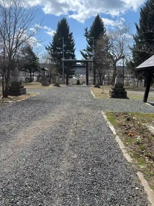 留辺蘂神社の{uncategorized: "未分類", other: "その他", undefined: "問題あり", building: "その他建物", grave: "お墓", sacred_gate: "鳥居", guardian: "狛犬", statue: "像", buddha: "仏像", history: "歴史", nature: "自然", garden: "庭園", animal: "動物", pagoda: "塔", temizu: "手水舎", mountain_gate: "山門・神門", sanctuary: "本殿・本堂", subordinate: "末社・摂社", art: "芸術", scenery: "景色", jizo: "地蔵", ema: "絵馬", goshuin: "御朱印", omikuji: "おみくじ", items: "授与品その他", amulet: "お守り", goshuincho: "御朱印帳", eats: "食事", festival: "お祭り", votive_dance: "神楽", shichigosan: "七五三参", wedding: "結婚式", experience: "体験その他", initially: "初詣", around: "周辺", anti_infection: "感染症対策"}