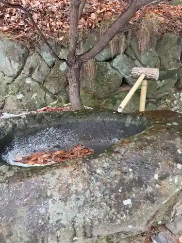 足長神社の{uncategorized: "未分類", other: "その他", undefined: "問題あり", building: "その他建物", grave: "お墓", sacred_gate: "鳥居", guardian: "狛犬", statue: "像", buddha: "仏像", history: "歴史", nature: "自然", garden: "庭園", animal: "動物", pagoda: "塔", temizu: "手水舎", mountain_gate: "山門・神門", sanctuary: "本殿・本堂", subordinate: "末社・摂社", art: "芸術", scenery: "景色", jizo: "地蔵", ema: "絵馬", goshuin: "御朱印", omikuji: "おみくじ", items: "授与品その他", amulet: "お守り", goshuincho: "御朱印帳", eats: "食事", festival: "お祭り", votive_dance: "神楽", shichigosan: "七五三参", wedding: "結婚式", experience: "体験その他", initially: "初詣", around: "周辺", anti_infection: "感染症対策"}