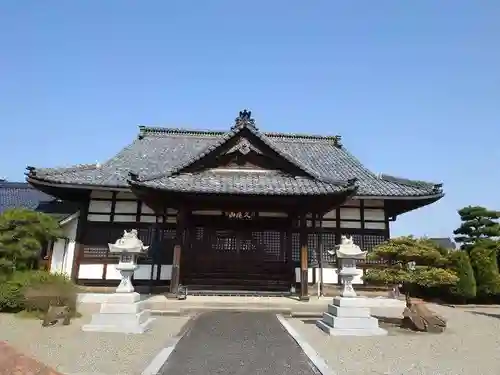 実成寺の本殿