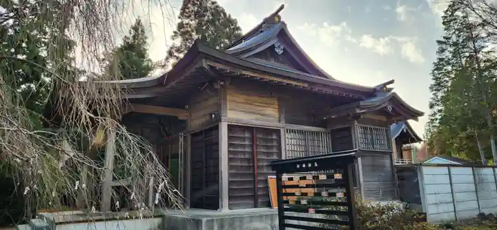 亀岡八幡宮の本殿・本堂