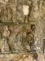 鮭立の磨崖仏の仏像