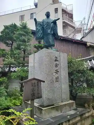 本能寺の像