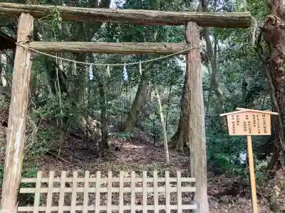 氣多大社の{uncategorized: "未分類", other: "その他", undefined: "問題あり", building: "その他建物", grave: "お墓", sacred_gate: "鳥居", guardian: "狛犬", statue: "像", buddha: "仏像", history: "歴史", nature: "自然", garden: "庭園", animal: "動物", pagoda: "塔", temizu: "手水舎", mountain_gate: "山門・神門", sanctuary: "本殿・本堂", subordinate: "末社・摂社", art: "芸術", scenery: "景色", jizo: "地蔵", ema: "絵馬", goshuin: "御朱印", omikuji: "おみくじ", items: "授与品その他", amulet: "お守り", goshuincho: "御朱印帳", eats: "食事", festival: "お祭り", votive_dance: "神楽", shichigosan: "七五三参", wedding: "結婚式", experience: "体験その他", initially: "初詣", around: "周辺", anti_infection: "感染症対策"}