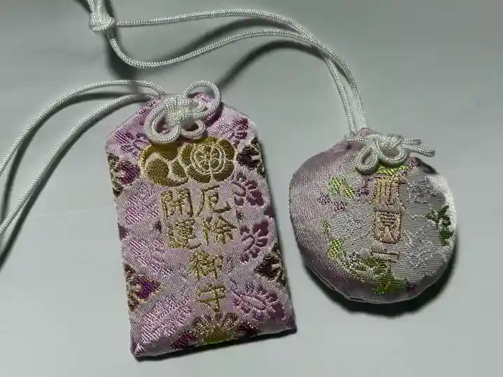 八坂神社(祇園さん)の{uncategorized: "未分類", other: "その他", undefined: "問題あり", building: "その他建物", grave: "お墓", sacred_gate: "鳥居", guardian: "狛犬", statue: "像", buddha: "仏像", history: "歴史", nature: "自然", garden: "庭園", animal: "動物", pagoda: "塔", temizu: "手水舎", mountain_gate: "山門・神門", sanctuary: "本殿・本堂", subordinate: "末社・摂社", art: "芸術", scenery: "景色", jizo: "地蔵", ema: "絵馬", goshuin: "御朱印", omikuji: "おみくじ", items: "授与品その他", amulet: "お守り", goshuincho: "御朱印帳", eats: "食事", festival: "お祭り", votive_dance: "神楽", shichigosan: "七五三参", wedding: "結婚式", experience: "体験その他", initially: "初詣", around: "周辺", anti_infection: "感染症対策"}