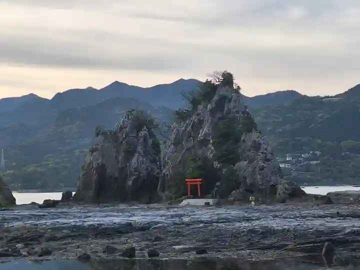白蛇弁天(弁天島)の{uncategorized: "未分類", other: "その他", undefined: "問題あり", building: "その他建物", grave: "お墓", sacred_gate: "鳥居", guardian: "狛犬", statue: "像", buddha: "仏像", history: "歴史", nature: "自然", garden: "庭園", animal: "動物", pagoda: "塔", temizu: "手水舎", mountain_gate: "山門・神門", sanctuary: "本殿・本堂", subordinate: "末社・摂社", art: "芸術", scenery: "景色", jizo: "地蔵", ema: "絵馬", goshuin: "御朱印", omikuji: "おみくじ", items: "授与品その他", amulet: "お守り", goshuincho: "御朱印帳", eats: "食事", festival: "お祭り", votive_dance: "神楽", shichigosan: "七五三参", wedding: "結婚式", experience: "体験その他", initially: "初詣", around: "周辺", anti_infection: "感染症対策"}