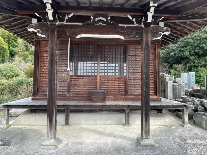 法泉寺の{uncategorized: "未分類", other: "その他", undefined: "問題あり", building: "その他建物", grave: "お墓", sacred_gate: "鳥居", guardian: "狛犬", statue: "像", buddha: "仏像", history: "歴史", nature: "自然", garden: "庭園", animal: "動物", pagoda: "塔", temizu: "手水舎", mountain_gate: "山門・神門", sanctuary: "本殿・本堂", subordinate: "末社・摂社", art: "芸術", scenery: "景色", jizo: "地蔵", ema: "絵馬", goshuin: "御朱印", omikuji: "おみくじ", items: "授与品その他", amulet: "お守り", goshuincho: "御朱印帳", eats: "食事", festival: "お祭り", votive_dance: "神楽", shichigosan: "七五三参", wedding: "結婚式", experience: "体験その他", initially: "初詣", around: "周辺", anti_infection: "感染症対策"}