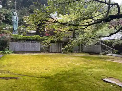 三角寺の{uncategorized: "未分類", other: "その他", undefined: "問題あり", building: "その他建物", grave: "お墓", sacred_gate: "鳥居", guardian: "狛犬", statue: "像", buddha: "仏像", history: "歴史", nature: "自然", garden: "庭園", animal: "動物", pagoda: "塔", temizu: "手水舎", mountain_gate: "山門・神門", sanctuary: "本殿・本堂", subordinate: "末社・摂社", art: "芸術", scenery: "景色", jizo: "地蔵", ema: "絵馬", goshuin: "御朱印", omikuji: "おみくじ", items: "授与品その他", amulet: "お守り", goshuincho: "御朱印帳", eats: "食事", festival: "お祭り", votive_dance: "神楽", shichigosan: "七五三参", wedding: "結婚式", experience: "体験その他", initially: "初詣", around: "周辺", anti_infection: "感染症対策"}