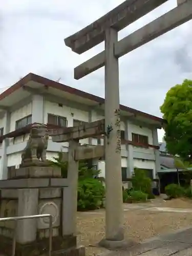 三輪神社の鳥居