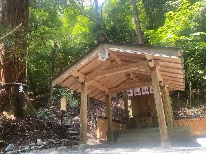 丹生川上神社(中社)の{uncategorized: "未分類", other: "その他", undefined: "問題あり", building: "その他建物", grave: "お墓", sacred_gate: "鳥居", guardian: "狛犬", statue: "像", buddha: "仏像", history: "歴史", nature: "自然", garden: "庭園", animal: "動物", pagoda: "塔", temizu: "手水舎", mountain_gate: "山門・神門", sanctuary: "本殿・本堂", subordinate: "末社・摂社", art: "芸術", scenery: "景色", jizo: "地蔵", ema: "絵馬", goshuin: "御朱印", omikuji: "おみくじ", items: "授与品その他", amulet: "お守り", goshuincho: "御朱印帳", eats: "食事", festival: "お祭り", votive_dance: "神楽", shichigosan: "七五三参", wedding: "結婚式", experience: "体験その他", initially: "初詣", around: "周辺", anti_infection: "感染症対策"}