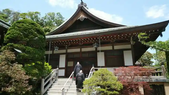 報国寺の本殿・本堂