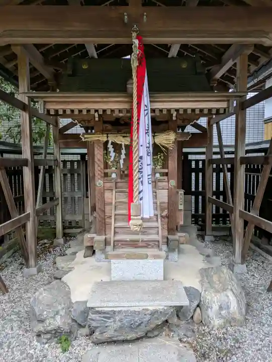 東野神社(萱野神社境外摂社・御旅所)の{uncategorized: "未分類", other: "その他", undefined: "問題あり", building: "その他建物", grave: "お墓", sacred_gate: "鳥居", guardian: "狛犬", statue: "像", buddha: "仏像", history: "歴史", nature: "自然", garden: "庭園", animal: "動物", pagoda: "塔", temizu: "手水舎", mountain_gate: "山門・神門", sanctuary: "本殿・本堂", subordinate: "末社・摂社", art: "芸術", scenery: "景色", jizo: "地蔵", ema: "絵馬", goshuin: "御朱印", omikuji: "おみくじ", items: "授与品その他", amulet: "お守り", goshuincho: "御朱印帳", eats: "食事", festival: "お祭り", votive_dance: "神楽", shichigosan: "七五三参", wedding: "結婚式", experience: "体験その他", initially: "初詣", around: "周辺", anti_infection: "感染症対策"}