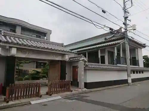 徳照寺の山門