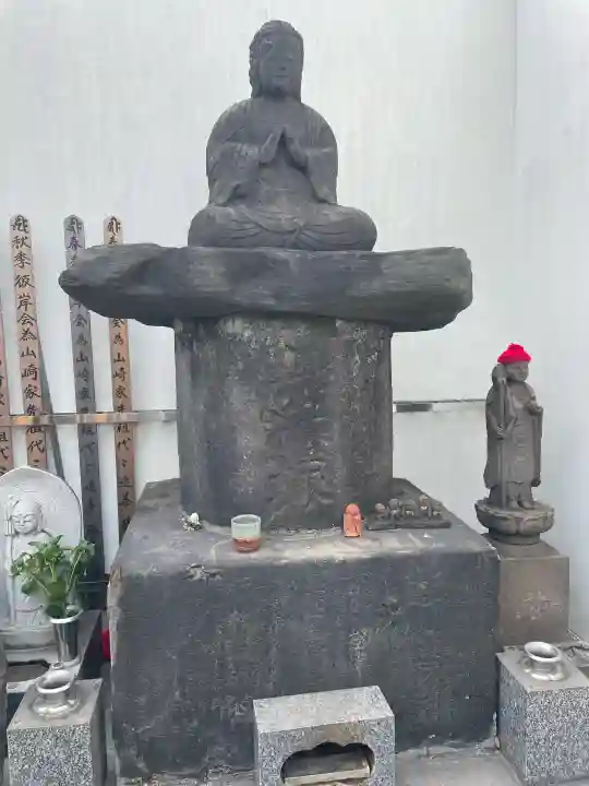 重願寺の{uncategorized: "未分類", other: "その他", undefined: "問題あり", building: "その他建物", grave: "お墓", sacred_gate: "鳥居", guardian: "狛犬", statue: "像", buddha: "仏像", history: "歴史", nature: "自然", garden: "庭園", animal: "動物", pagoda: "塔", temizu: "手水舎", mountain_gate: "山門・神門", sanctuary: "本殿・本堂", subordinate: "末社・摂社", art: "芸術", scenery: "景色", jizo: "地蔵", ema: "絵馬", goshuin: "御朱印", omikuji: "おみくじ", items: "授与品その他", amulet: "お守り", goshuincho: "御朱印帳", eats: "食事", festival: "お祭り", votive_dance: "神楽", shichigosan: "七五三参", wedding: "結婚式", experience: "体験その他", initially: "初詣", around: "周辺", anti_infection: "感染症対策"}