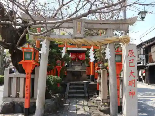 辰巳大明神の鳥居