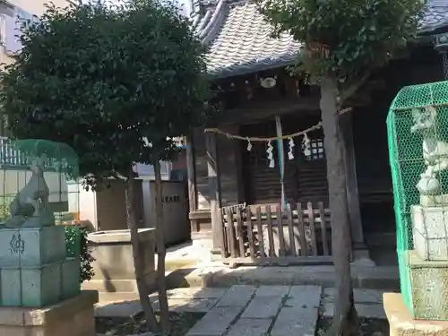 稲荷神社の本殿