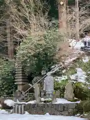 西林寺の像