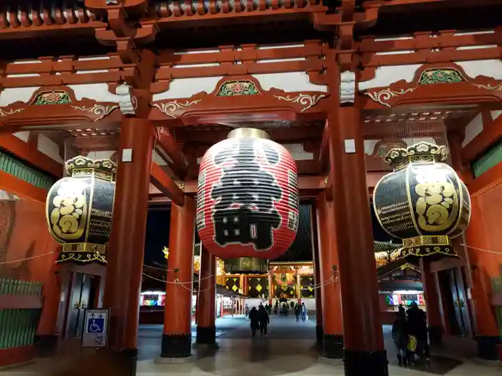 浅草寺の山門・神門