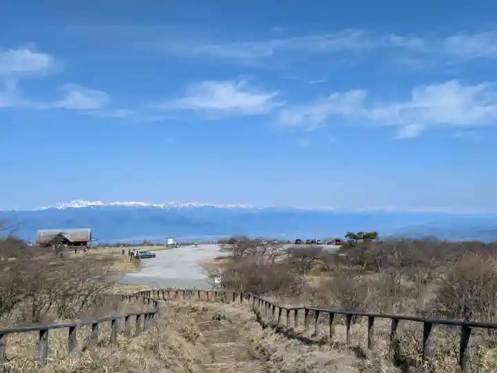 諏訪大社の{uncategorized: "未分類", other: "その他", undefined: "問題あり", building: "その他建物", grave: "お墓", sacred_gate: "鳥居", guardian: "狛犬", statue: "像", buddha: "仏像", history: "歴史", nature: "自然", garden: "庭園", animal: "動物", pagoda: "塔", temizu: "手水舎", mountain_gate: "山門・神門", sanctuary: "本殿・本堂", subordinate: "末社・摂社", art: "芸術", scenery: "景色", jizo: "地蔵", ema: "絵馬", goshuin: "御朱印", omikuji: "おみくじ", items: "授与品その他", amulet: "お守り", goshuincho: "御朱印帳", eats: "食事", festival: "お祭り", votive_dance: "神楽", shichigosan: "七五三参", wedding: "結婚式", experience: "体験その他", initially: "初詣", around: "周辺", anti_infection: "感染症対策"}