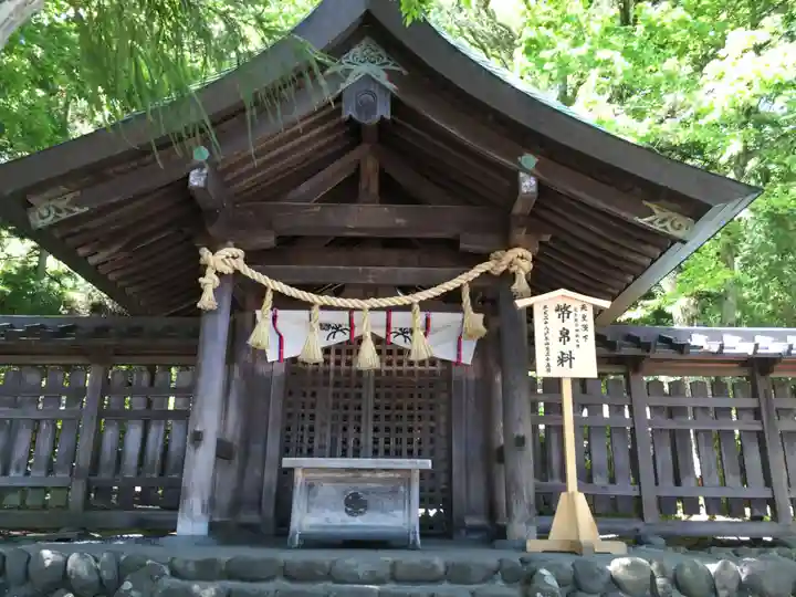 諏訪大社上社前宮の本殿・本堂