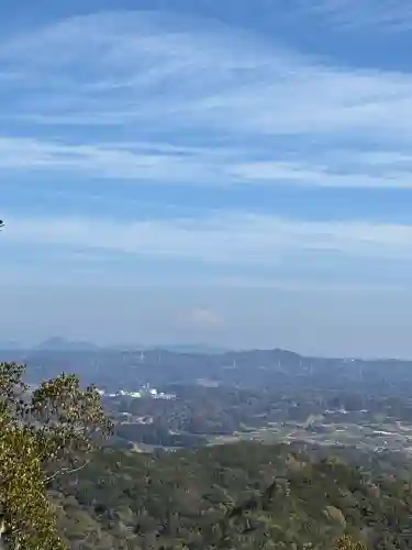 小笠神社の{uncategorized: "未分類", other: "その他", undefined: "問題あり", building: "その他建物", grave: "お墓", sacred_gate: "鳥居", guardian: "狛犬", statue: "像", buddha: "仏像", history: "歴史", nature: "自然", garden: "庭園", animal: "動物", pagoda: "塔", temizu: "手水舎", mountain_gate: "山門・神門", sanctuary: "本殿・本堂", subordinate: "末社・摂社", art: "芸術", scenery: "景色", jizo: "地蔵", ema: "絵馬", goshuin: "御朱印", omikuji: "おみくじ", items: "授与品その他", amulet: "お守り", goshuincho: "御朱印帳", eats: "食事", festival: "お祭り", votive_dance: "神楽", shichigosan: "七五三参", wedding: "結婚式", experience: "体験その他", initially: "初詣", around: "周辺", anti_infection: "感染症対策"}