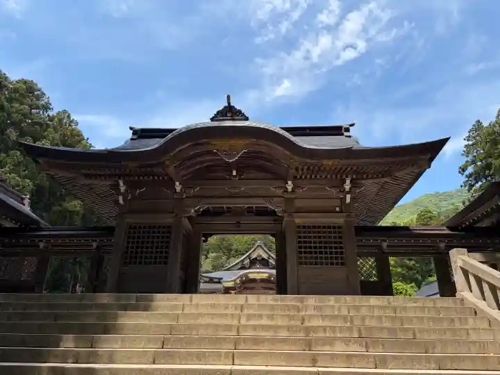 彌彦神社の{uncategorized: "未分類", other: "その他", undefined: "問題あり", building: "その他建物", grave: "お墓", sacred_gate: "鳥居", guardian: "狛犬", statue: "像", buddha: "仏像", history: "歴史", nature: "自然", garden: "庭園", animal: "動物", pagoda: "塔", temizu: "手水舎", mountain_gate: "山門・神門", sanctuary: "本殿・本堂", subordinate: "末社・摂社", art: "芸術", scenery: "景色", jizo: "地蔵", ema: "絵馬", goshuin: "御朱印", omikuji: "おみくじ", items: "授与品その他", amulet: "お守り", goshuincho: "御朱印帳", eats: "食事", festival: "お祭り", votive_dance: "神楽", shichigosan: "七五三参", wedding: "結婚式", experience: "体験その他", initially: "初詣", around: "周辺", anti_infection: "感染症対策"}