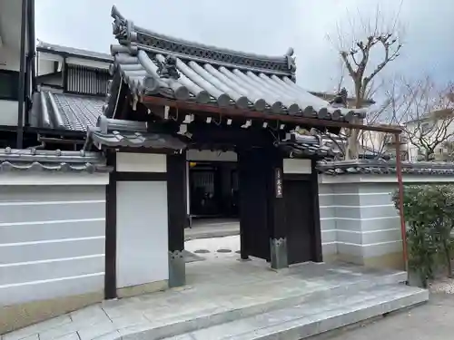 教法院の山門・神門