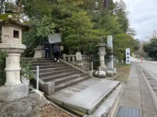 金剱宮の{uncategorized: "未分類", other: "その他", undefined: "問題あり", building: "その他建物", grave: "お墓", sacred_gate: "鳥居", guardian: "狛犬", statue: "像", buddha: "仏像", history: "歴史", nature: "自然", garden: "庭園", animal: "動物", pagoda: "塔", temizu: "手水舎", mountain_gate: "山門・神門", sanctuary: "本殿・本堂", subordinate: "末社・摂社", art: "芸術", scenery: "景色", jizo: "地蔵", ema: "絵馬", goshuin: "御朱印", omikuji: "おみくじ", items: "授与品その他", amulet: "お守り", goshuincho: "御朱印帳", eats: "食事", festival: "お祭り", votive_dance: "神楽", shichigosan: "七五三参", wedding: "結婚式", experience: "体験その他", initially: "初詣", around: "周辺", anti_infection: "感染症対策"}
