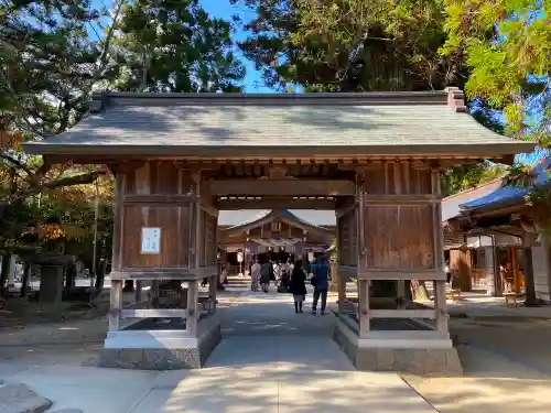 八重垣神社の山門