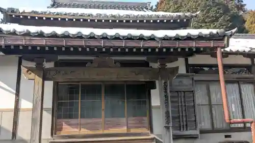 霊泉寺の{uncategorized: "未分類", other: "その他", undefined: "問題あり", building: "その他建物", grave: "お墓", sacred_gate: "鳥居", guardian: "狛犬", statue: "像", buddha: "仏像", history: "歴史", nature: "自然", garden: "庭園", animal: "動物", pagoda: "塔", temizu: "手水舎", mountain_gate: "山門・神門", sanctuary: "本殿・本堂", subordinate: "末社・摂社", art: "芸術", scenery: "景色", jizo: "地蔵", ema: "絵馬", goshuin: "御朱印", omikuji: "おみくじ", items: "授与品その他", amulet: "お守り", goshuincho: "御朱印帳", eats: "食事", festival: "お祭り", votive_dance: "神楽", shichigosan: "七五三参", wedding: "結婚式", experience: "体験その他", initially: "初詣", around: "周辺", anti_infection: "感染症対策"}