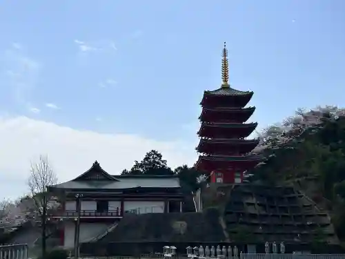 総本山　本福寺の{uncategorized: "未分類", other: "その他", undefined: "問題あり", building: "その他建物", grave: "お墓", sacred_gate: "鳥居", guardian: "狛犬", statue: "像", buddha: "仏像", history: "歴史", nature: "自然", garden: "庭園", animal: "動物", pagoda: "塔", temizu: "手水舎", mountain_gate: "山門・神門", sanctuary: "本殿・本堂", subordinate: "末社・摂社", art: "芸術", scenery: "景色", jizo: "地蔵", ema: "絵馬", goshuin: "御朱印", omikuji: "おみくじ", items: "授与品その他", amulet: "お守り", goshuincho: "御朱印帳", eats: "食事", festival: "お祭り", votive_dance: "神楽", shichigosan: "七五三参", wedding: "結婚式", experience: "体験その他", initially: "初詣", around: "周辺", anti_infection: "感染症対策"}