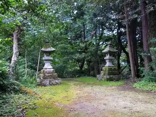 茂宇気神社の建物その他