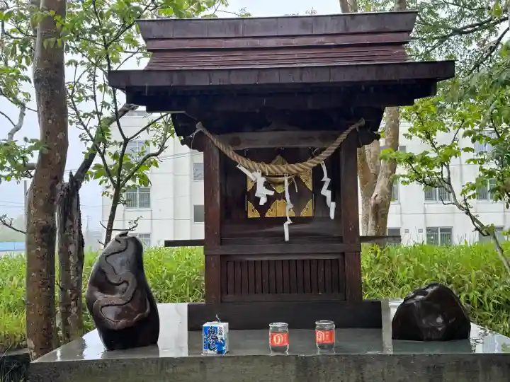 釧路一之宮 厳島神社の{uncategorized: "未分類", other: "その他", undefined: "問題あり", building: "その他建物", grave: "お墓", sacred_gate: "鳥居", guardian: "狛犬", statue: "像", buddha: "仏像", history: "歴史", nature: "自然", garden: "庭園", animal: "動物", pagoda: "塔", temizu: "手水舎", mountain_gate: "山門・神門", sanctuary: "本殿・本堂", subordinate: "末社・摂社", art: "芸術", scenery: "景色", jizo: "地蔵", ema: "絵馬", goshuin: "御朱印", omikuji: "おみくじ", items: "授与品その他", amulet: "お守り", goshuincho: "御朱印帳", eats: "食事", festival: "お祭り", votive_dance: "神楽", shichigosan: "七五三参", wedding: "結婚式", experience: "体験その他", initially: "初詣", around: "周辺", anti_infection: "感染症対策"}