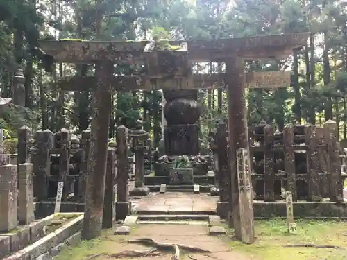 高野山金剛峯寺奥の院のお墓