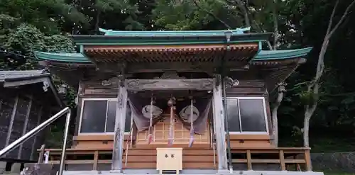 新山神社の本殿