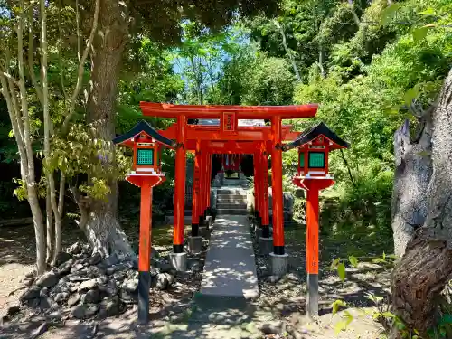 洲崎神社の{uncategorized: "未分類", other: "その他", undefined: "問題あり", building: "その他建物", grave: "お墓", sacred_gate: "鳥居", guardian: "狛犬", statue: "像", buddha: "仏像", history: "歴史", nature: "自然", garden: "庭園", animal: "動物", pagoda: "塔", temizu: "手水舎", mountain_gate: "山門・神門", sanctuary: "本殿・本堂", subordinate: "末社・摂社", art: "芸術", scenery: "景色", jizo: "地蔵", ema: "絵馬", goshuin: "御朱印", omikuji: "おみくじ", items: "授与品その他", amulet: "お守り", goshuincho: "御朱印帳", eats: "食事", festival: "お祭り", votive_dance: "神楽", shichigosan: "七五三参", wedding: "結婚式", experience: "体験その他", initially: "初詣", around: "周辺", anti_infection: "感染症対策"}