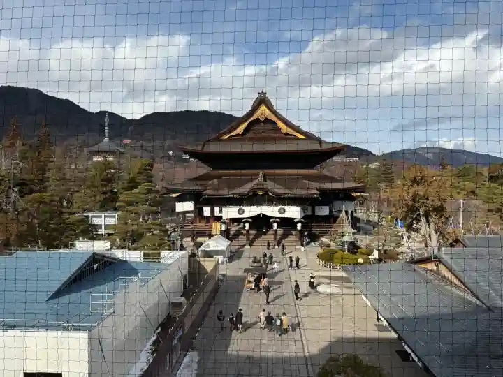 善光寺の{uncategorized: "未分類", other: "その他", undefined: "問題あり", building: "その他建物", grave: "お墓", sacred_gate: "鳥居", guardian: "狛犬", statue: "像", buddha: "仏像", history: "歴史", nature: "自然", garden: "庭園", animal: "動物", pagoda: "塔", temizu: "手水舎", mountain_gate: "山門・神門", sanctuary: "本殿・本堂", subordinate: "末社・摂社", art: "芸術", scenery: "景色", jizo: "地蔵", ema: "絵馬", goshuin: "御朱印", omikuji: "おみくじ", items: "授与品その他", amulet: "お守り", goshuincho: "御朱印帳", eats: "食事", festival: "お祭り", votive_dance: "神楽", shichigosan: "七五三参", wedding: "結婚式", experience: "体験その他", initially: "初詣", around: "周辺", anti_infection: "感染症対策"}