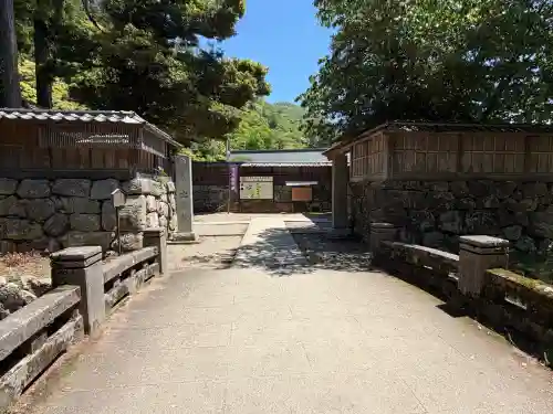 出雲大社北島国造館 出雲教の{uncategorized: "未分類", other: "その他", undefined: "問題あり", building: "その他建物", grave: "お墓", sacred_gate: "鳥居", guardian: "狛犬", statue: "像", buddha: "仏像", history: "歴史", nature: "自然", garden: "庭園", animal: "動物", pagoda: "塔", temizu: "手水舎", mountain_gate: "山門・神門", sanctuary: "本殿・本堂", subordinate: "末社・摂社", art: "芸術", scenery: "景色", jizo: "地蔵", ema: "絵馬", goshuin: "御朱印", omikuji: "おみくじ", items: "授与品その他", amulet: "お守り", goshuincho: "御朱印帳", eats: "食事", festival: "お祭り", votive_dance: "神楽", shichigosan: "七五三参", wedding: "結婚式", experience: "体験その他", initially: "初詣", around: "周辺", anti_infection: "感染症対策"}